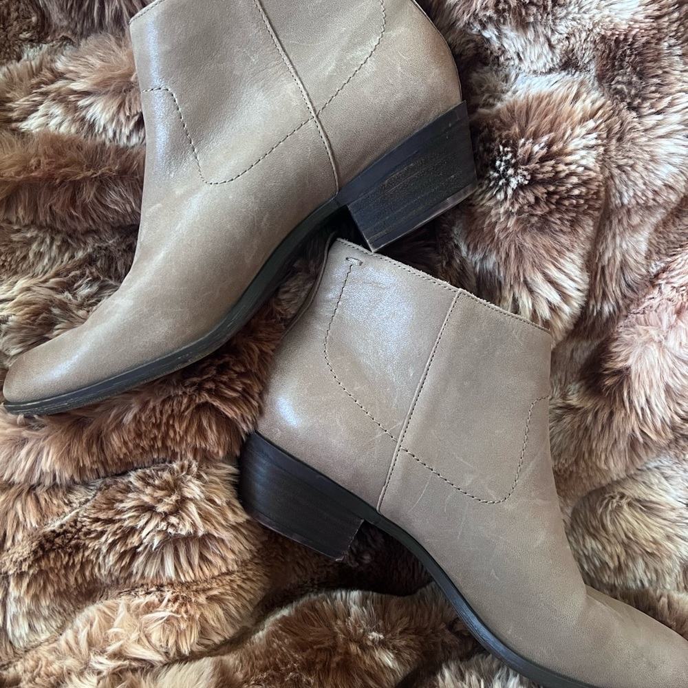 Lucky Brand Light Brown Blandre Leather Ankle Booties EUC 8.5